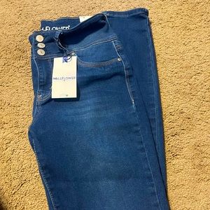 Women’s wallflower jeans
